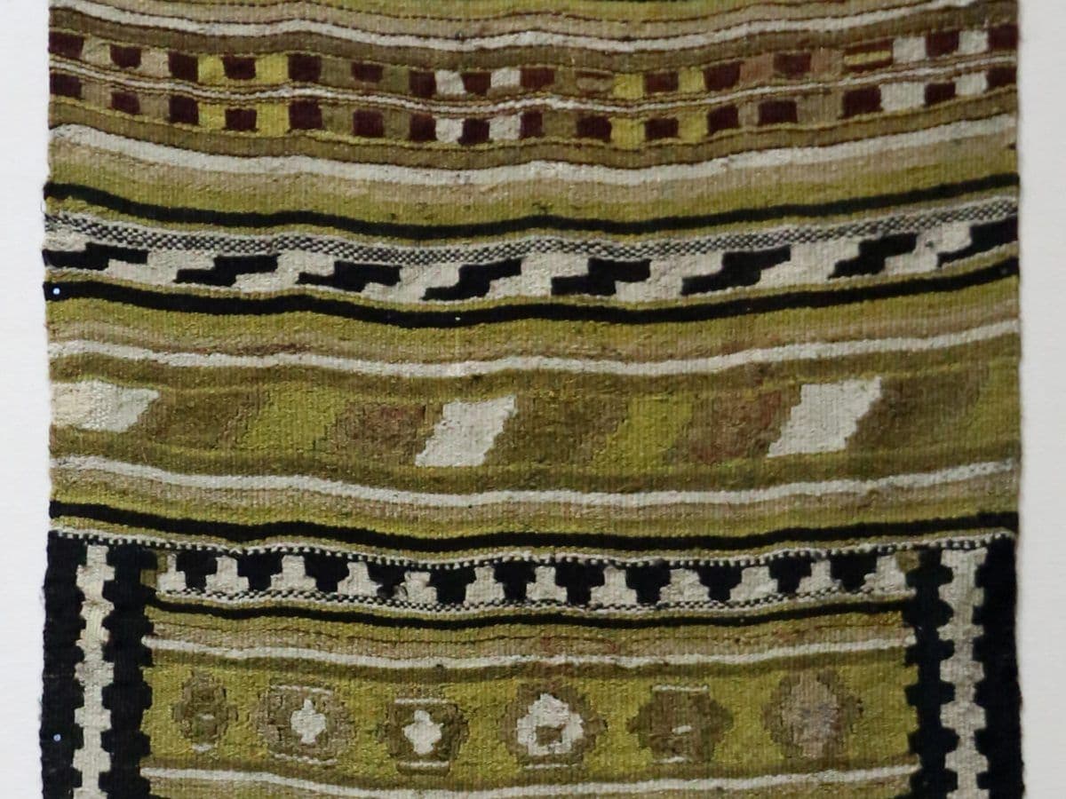 Tapinu de mortu nei toni del verde oliva e del nero | Collezione Luigi Piloni